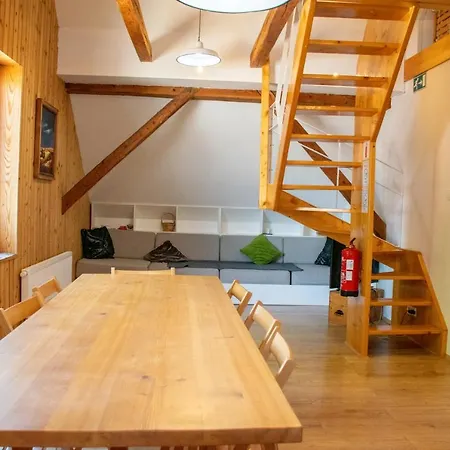 Hostel Youth Arsviva Stari Trg pri Lozu