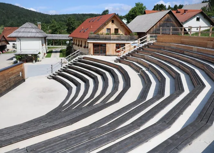 Youth Arsviva Hostel *