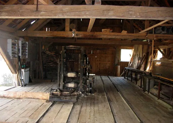 Hostel Youth Arsviva Stari Trg pri Lozu