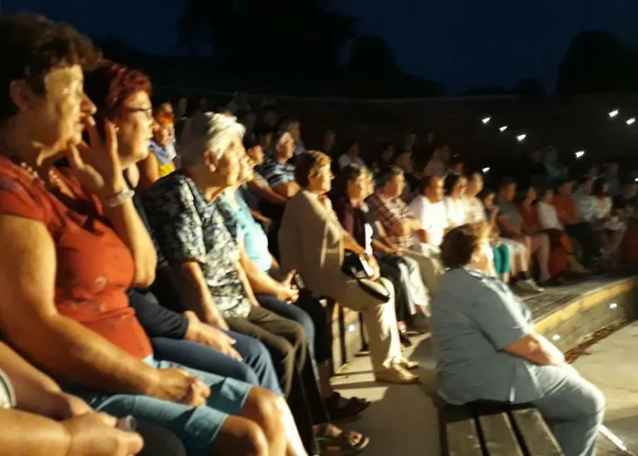 Youth Arsviva Hostel *